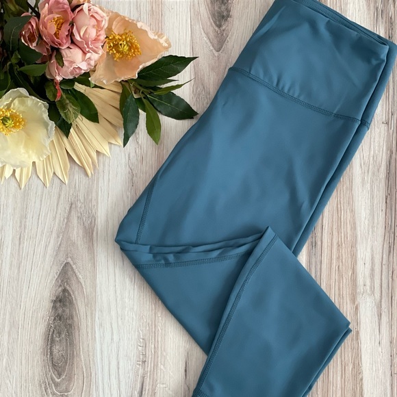 Gently worn- Yogalicious Leggings- Teal blue- Size medium - Picture 1 of 1